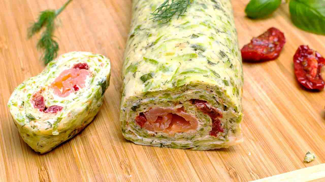 Rotolo di zucchine con salmone e pomodori secchi
