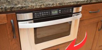 Un forno che sovrasta un cassetto in cucina