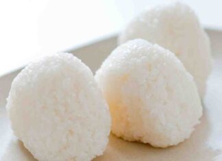Sembrano onigiri, ma sono delle palline di riso