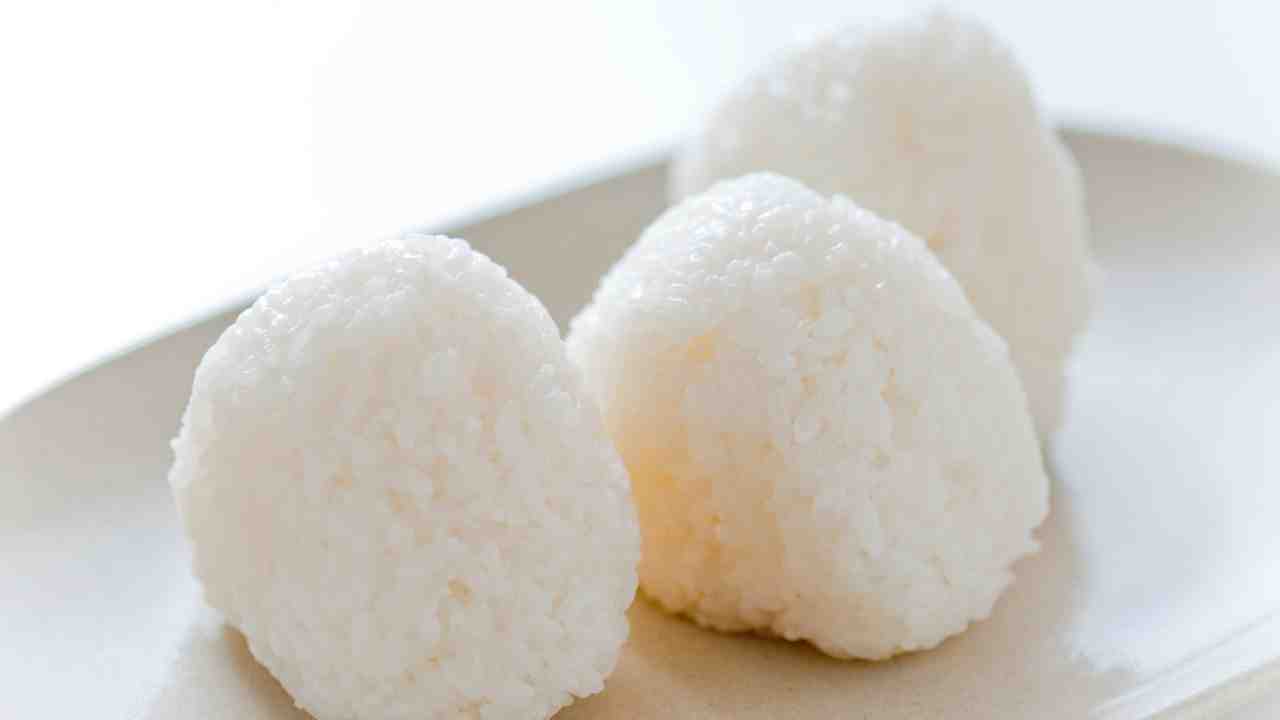 Sembrano onigiri, ma sono delle palline di riso 