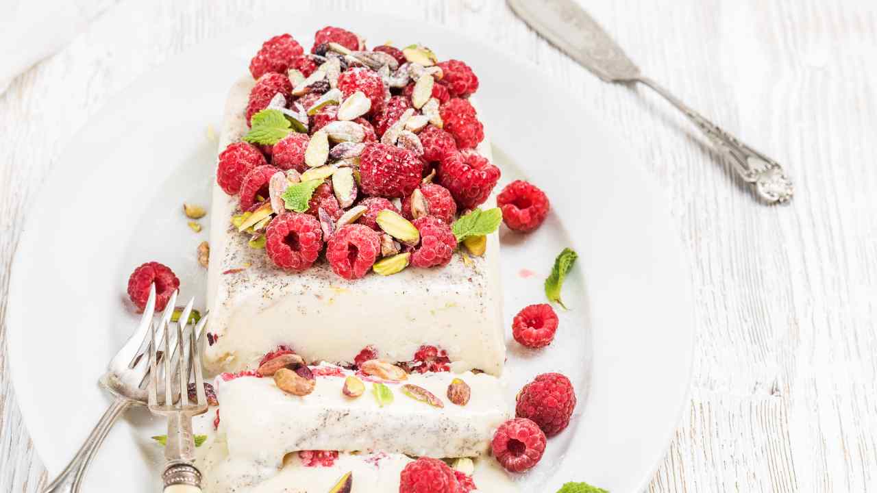 Semifreddo light con lamponi e pistacchi RicettaSprint