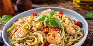 Spaghetti al pesto pomodori e gamberi RicettaSprint