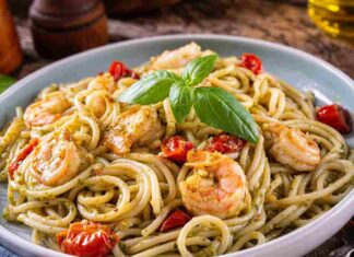 Spaghetti al pesto pomodori e gamberi RicettaSprint