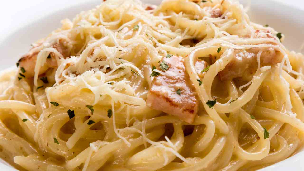 Spaghetti cremosi al salmone RicettaSprint