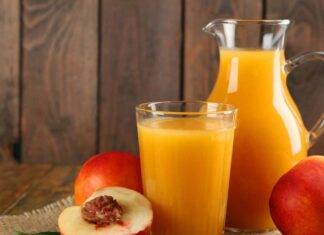 Succo di frutta alle pesche fatto in casa RicettaSprint