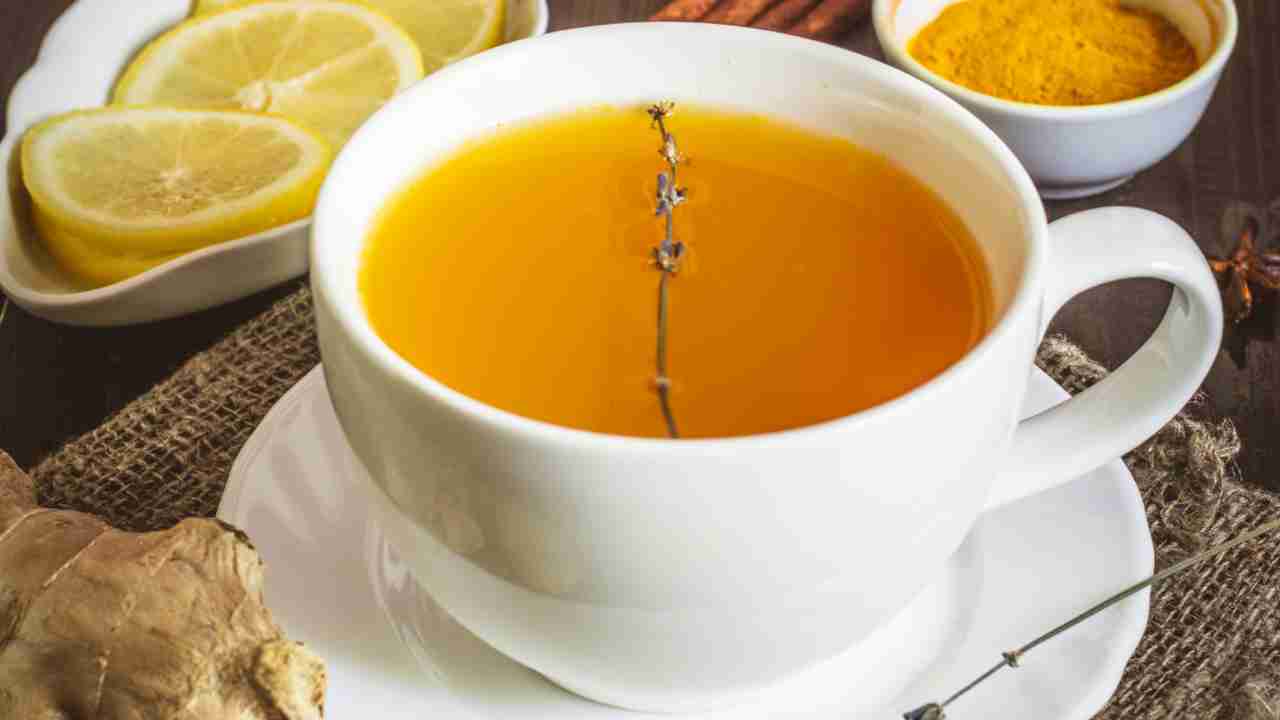 Tisana alla curcuma in estate per l'umore - RicettaSprint