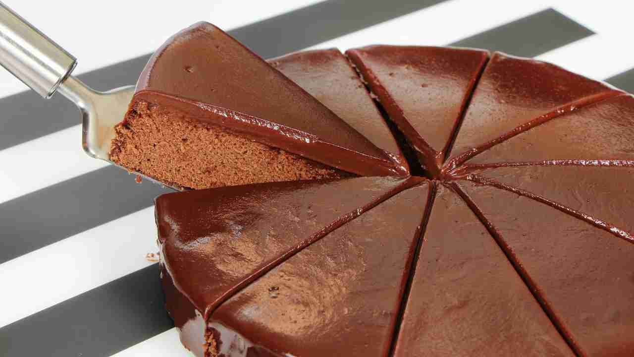 Torta al cioccolato senza farina lievito burro latte e zucchero - RicettaSprint