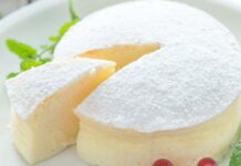 Torta albumi e yogurt in friggitrice ad aria