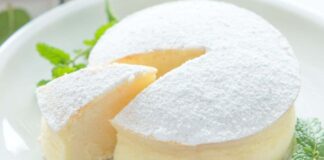 Torta albumi e yogurt in friggitrice ad aria