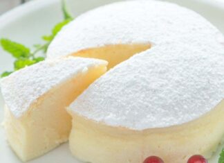 Torta albumi e yogurt in friggitrice ad aria