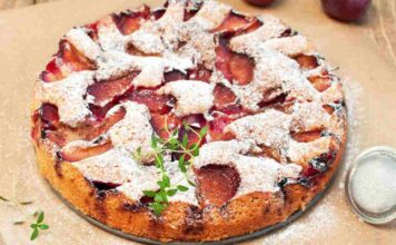 Torta alle prugne gluten free e senza lattosio RicettaSprint