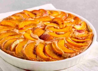 Torta con le pesche e la ricotta