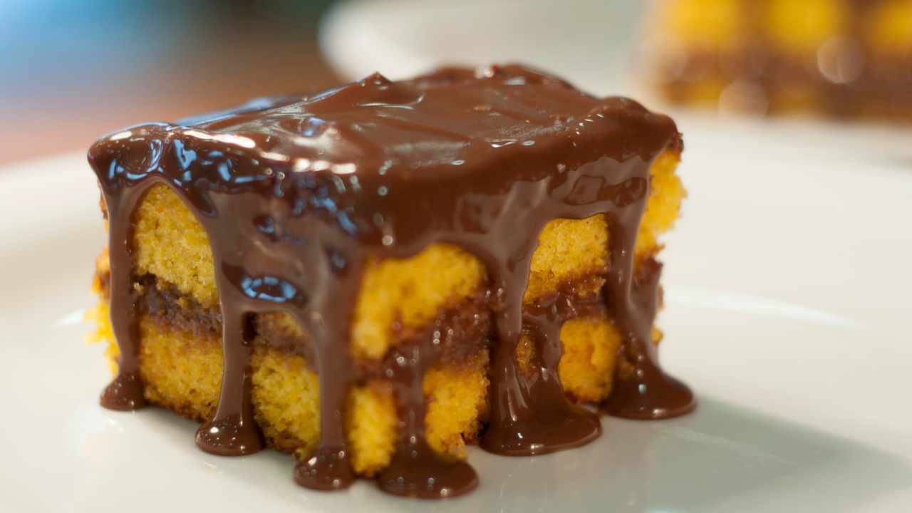 Torta di carote e Nutella con glassa al cioccolato fondente