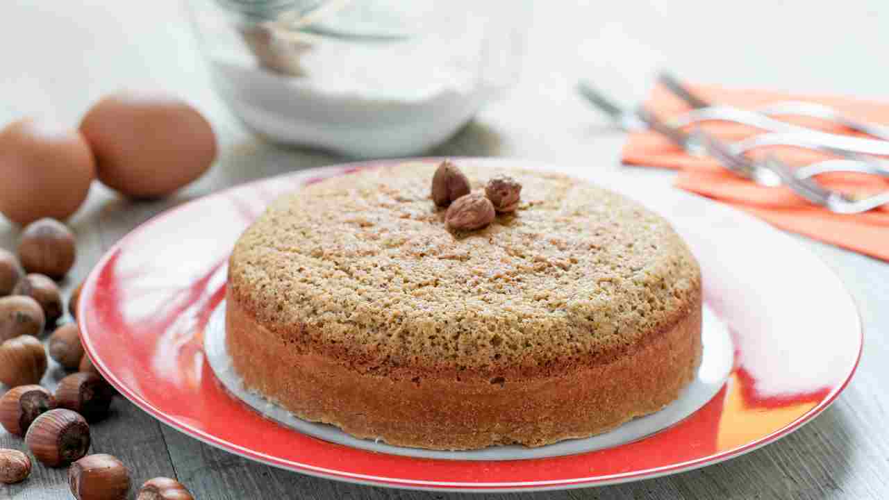 Torta di nocciole tradizionale piemontese