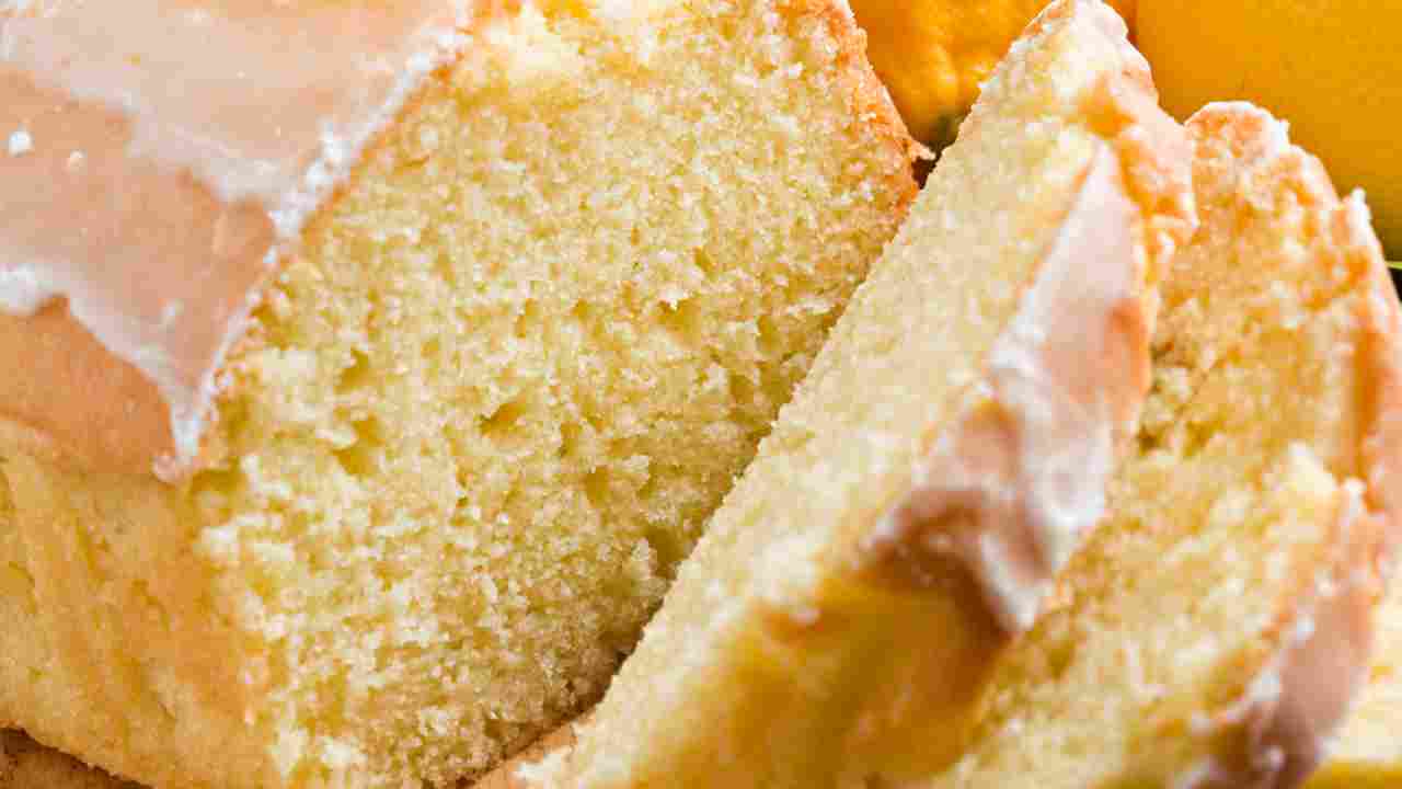 Torta miele, limone e latte caldo