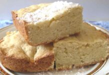 Non ricordo di aver preparato un dolce più velocemente di questo, ho mescolato tutto in ciotola e poi dritto nel forno Torta veloce allo yogurt RicettaSprint