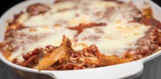 Ziti spezzati a mano, profumo della domenica e sapore di famiglia, ecco il forno acceso che fa festa