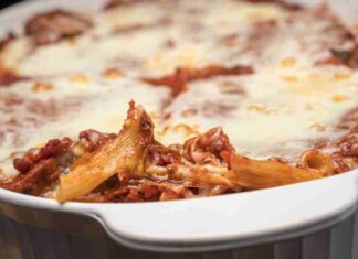 Ziti spezzati a mano, profumo della domenica e sapore di famiglia, ecco il forno acceso che fa festa