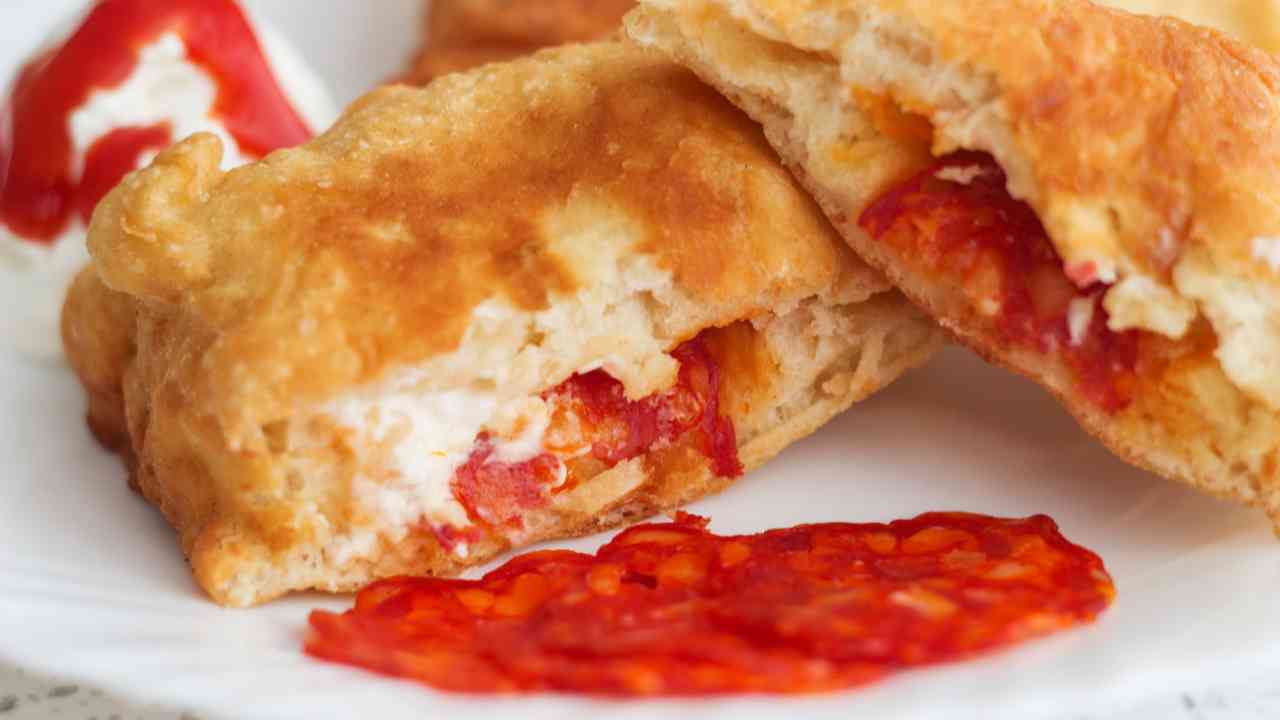 i fagottini filanti pomodori e mozzarella