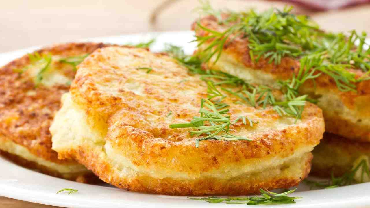 polpette schiacciate di patate ripiene