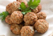 Con queste polpettine di tonno e limone archivio pure l’antipasto di domenica, ci infilo lo stecchino e si mangiano senza sporcare