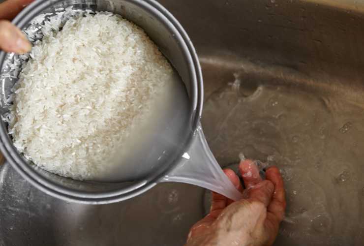 Acqua di riso da non buttare via - RicettaSprint