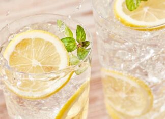 Acqua e limone benefici - Ricettasprint.it