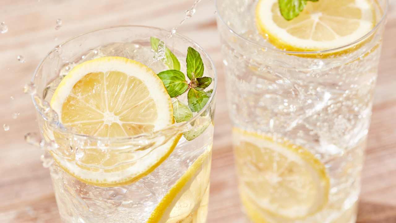 Acqua e limone benefici - Ricettasprint.it