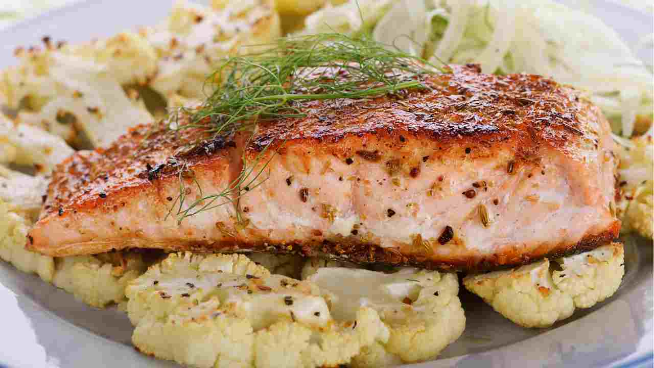 Arancia, finocchi, salmone e inventiva, i 4 ingredienti per questo secondo da urlo. Figurone assicurato, L'ho fatto a ferragosto. ricettasprint.it.jpg