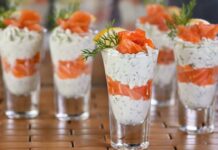 Bicchieri salati con crema di formaggio e salmone 26082025 ricettasprint.it