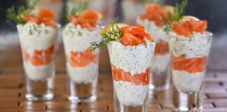 Bicchieri salati con crema di formaggio e salmone 26082025 ricettasprint.it