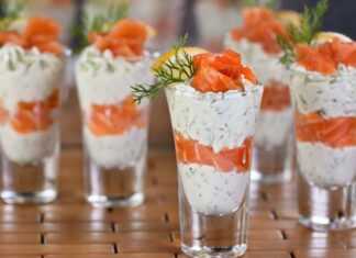 Bicchieri salati con crema di formaggio e salmone 26082025 ricettasprint.it