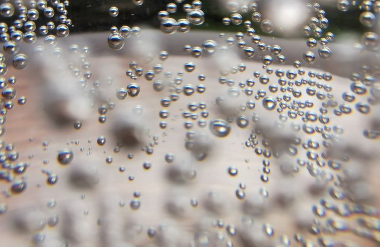Dell'acqua in un gasatore