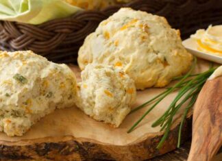 Biscotti al cheddar ed erbe aromatiche - Ricettasprint.it