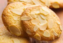 Li faccio in 10 minuti con le mandorle tritate: vengono talmente buoni e profumati che non riesco mai a conservarli Biscotti alle mandorle