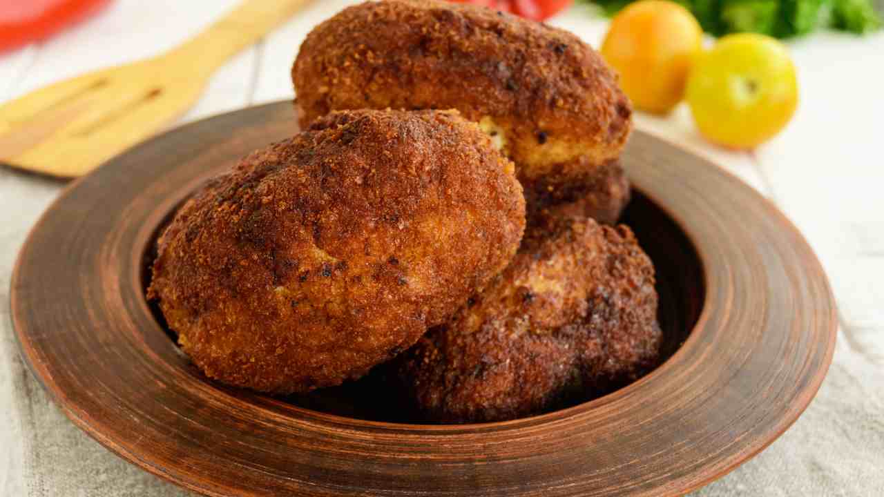 Bombette di carne ripiene di provola e mortadella - Ricettasprint.it