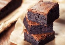 Non c’è bilancia che tenga, con questi brownie alla nutella la dieta la rimandiamo a lunedì e va bene così Brownie alla nutella 09092025 ricettasprint.it