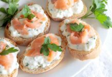 Bruschette con crema di formaggio e salmone 15082025 ricettasprint.it