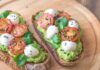 Bruschette salsa verde e caprese -Ricettasprint.it