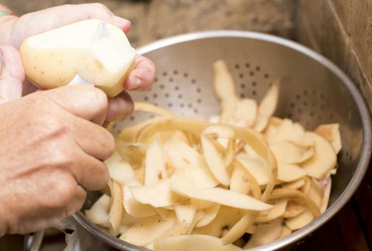 Bucce di patate 5 modi per usarle - RicettaSprint