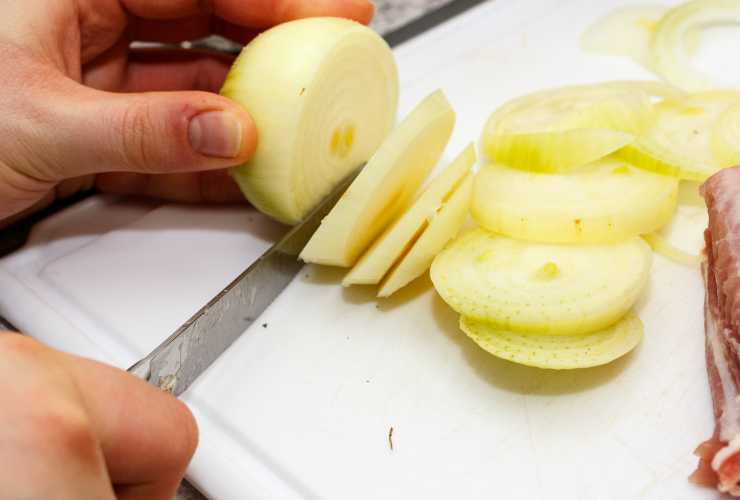 Chips di cipolla croccanti - RicettaSprint