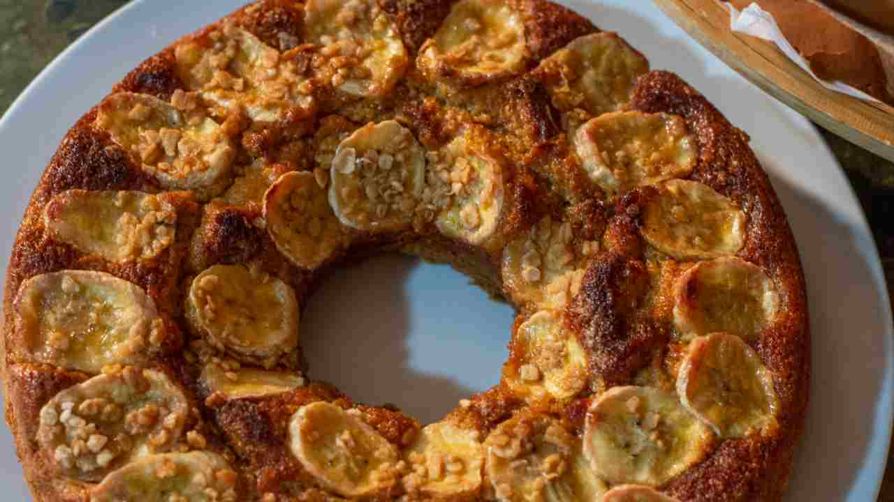 Ciambella con le banane e la farina integrale