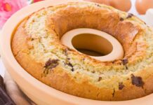 Ciambellone mandorle e gocce di cioccolato