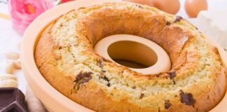 Ciambellone mandorle e gocce di cioccolato