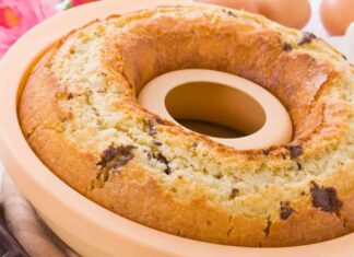Ciambellone mandorle e gocce di cioccolato
