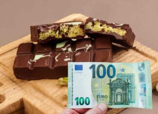 Delle tavolette di Dubai Chocolate e 100 euro