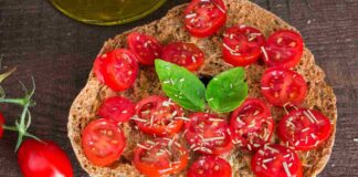 Come bagnare le friselle - Ricettasprint.it