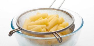 Pasta messa a scolare