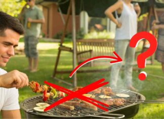 Un barbecue in giardino in compagnia