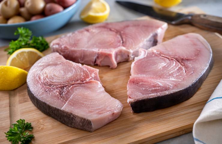 Dei tranci di pesce spada